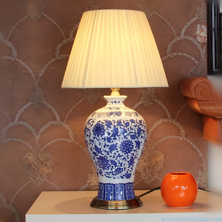  blue and white pastoral ceramic table lamp