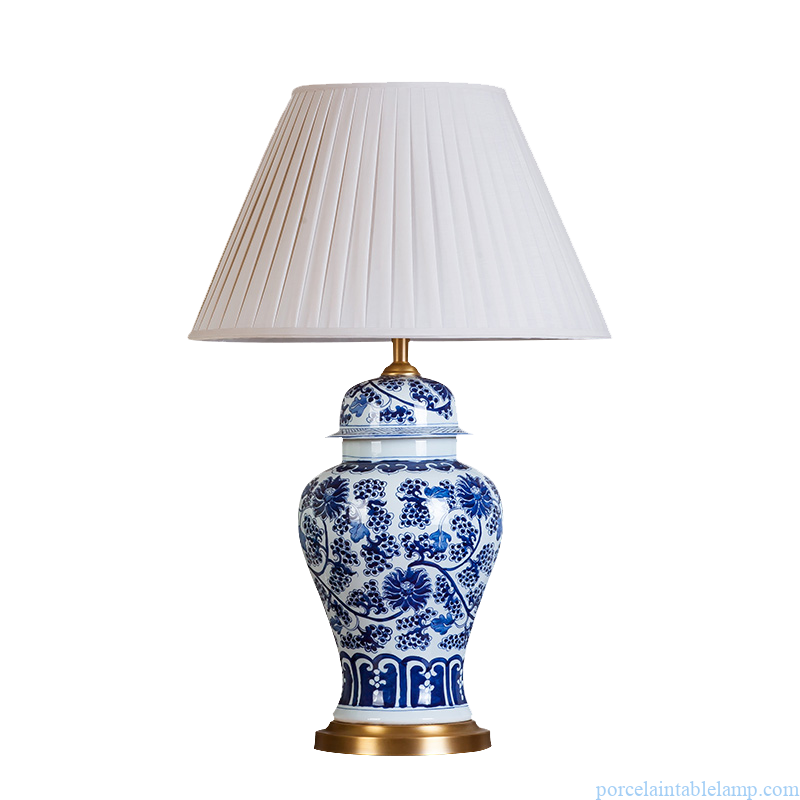 blue and white floral design porcelain table lamp