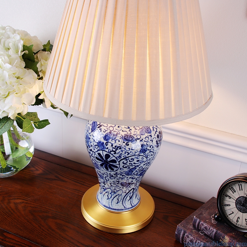 high quality hand painted blue and white floral design ceramic table lamp 