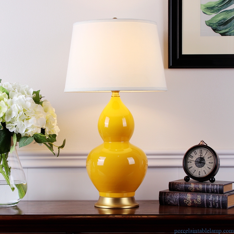 yellow gourd shape slippy surface porcelain table lamp