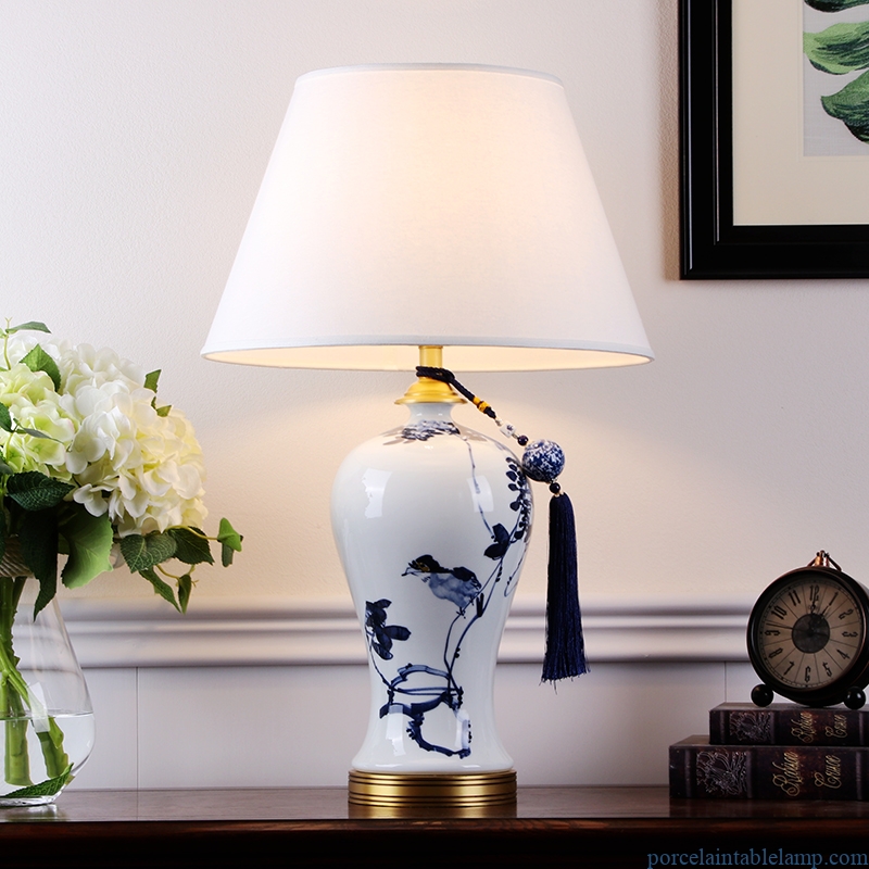 free hand painted high skilled light luxury ceramic table lamp