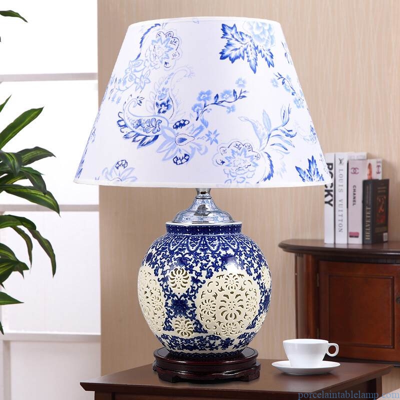 blue and white floral design hollow porcelain table lamp